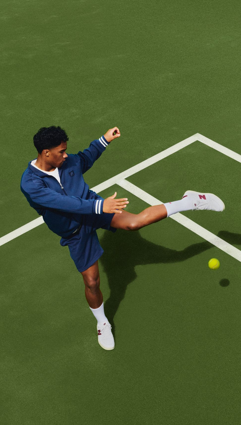 Endrick volley kicking a tennis ball while wearing New Balance T500 shoes. 